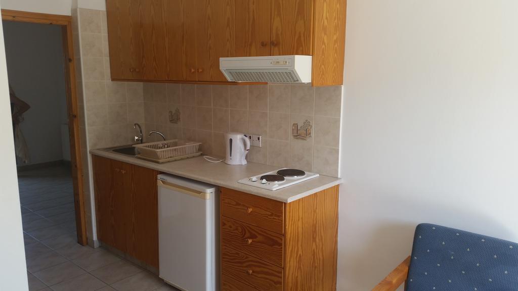 Pissouriana Hotel Apartments エクステリア 写真